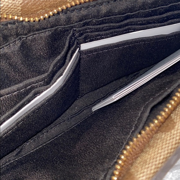 Coach - Picture 3 of 3